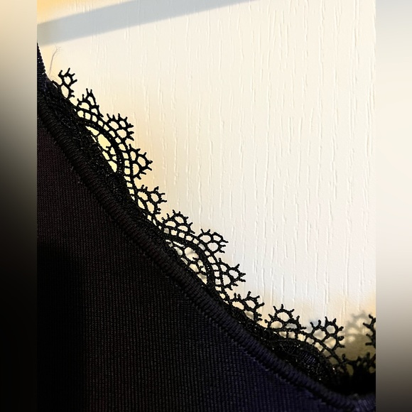 NWT 🌟 Elegant lace Top - Picture 4 of 5